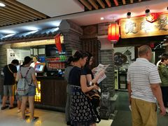 等位区-张氏宽窄巷成都名小吃(茂业百货华强北店)