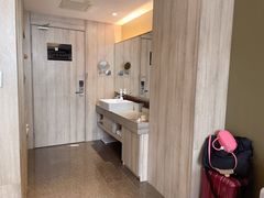 -西安大雁塔科技大学地铁站亚朵酒店