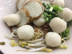 鱼蛋干细米粉-榮泰米粉湯(Left Shop)