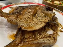 干烧鲳鱼-小实惠嘉(威海路店)