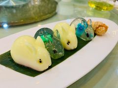 椰汁像生小玉兔-鹏天阁酒楼·海鲜(红旗店)