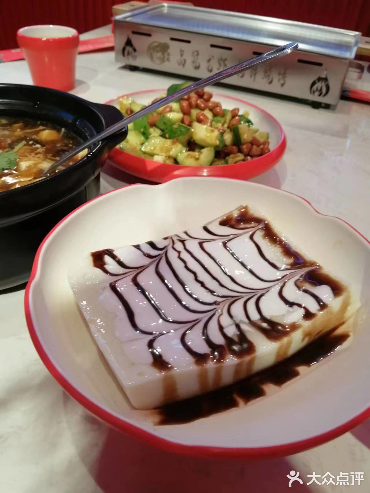 以为人不多了，没想到他家爆满。这家店有两层