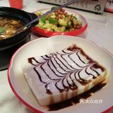 以为人不多了，没想到他家爆满。这家店有两层