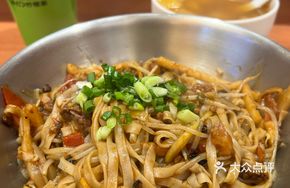 Old Friend Dry Noodle with Beef