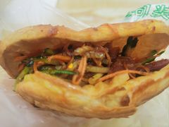 夹张飞牛肉-小陈方酥锅盔(古城总店)