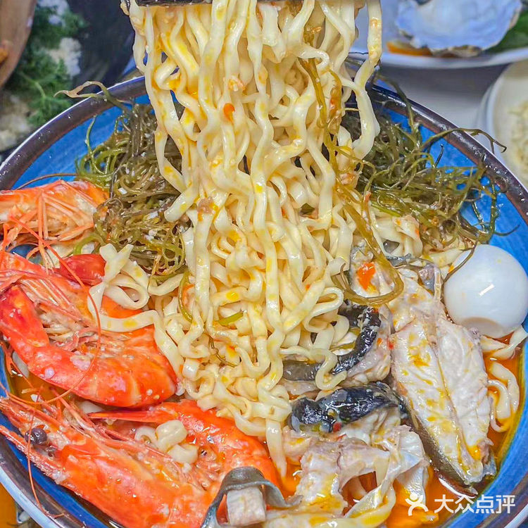叨了两天,离开三亚前必须吃上的糟粕醋海鲜面