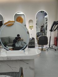 -DO A HAIRSTYLE