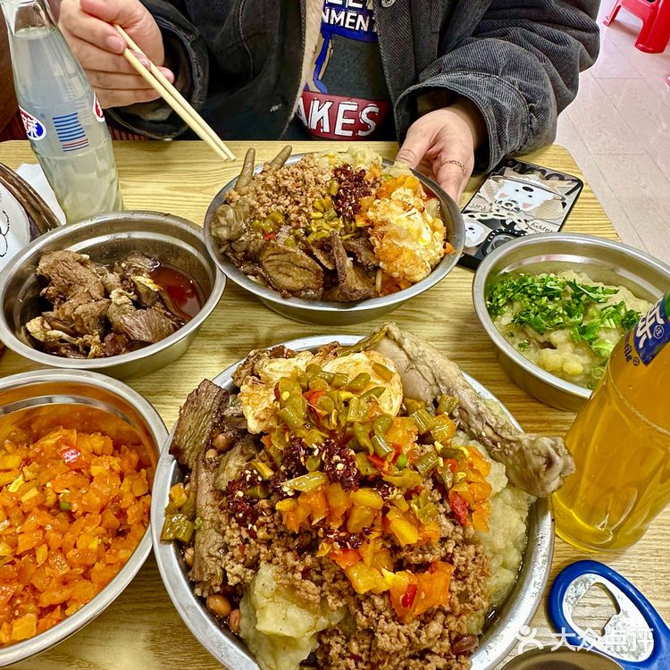 在大连！就这种不起眼的小店才好吃….