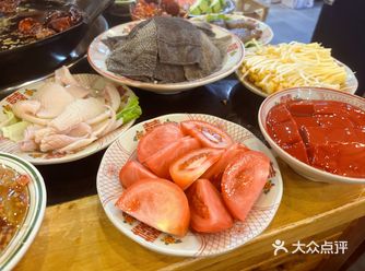  因为离家近就去这家火锅店尝了尝，没想到意外地好吃
