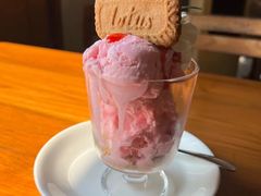 -Chom Cafe and Restaurant