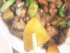 大盘鸡里的土豆-牧疆情新疆餐饮