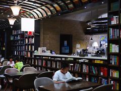 -钟书阁(松江泰晤士小镇店)