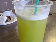 -东海岸人工湖美食村