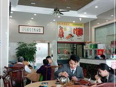 大堂-正宗鸡饭粤香酒家(朱村店)