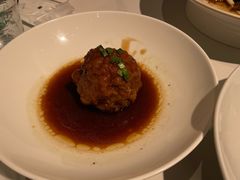 鸭蛋黄狮子头-梅飞酒家(桑园路店)