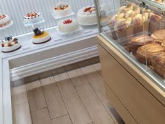 面包甜点陈列柜-好利来(鲁谷店)