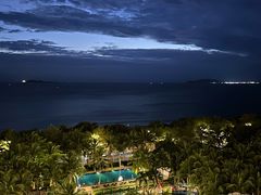 -三亚湾海居铂尔曼度假酒店