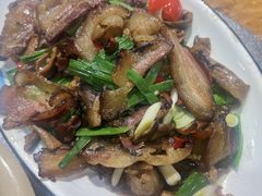 大脚菌炒腊肉-郑件洋芋饭庄