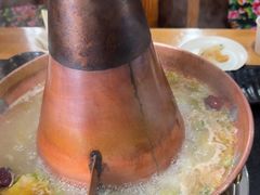 -果松木炭酸菜铜火锅·外婆参鸡汤