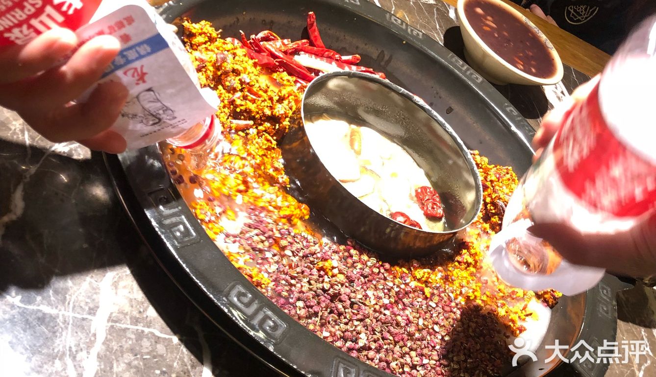 简直不摆了。鸭肠也很有嚼头q弹，也算是物有所值！