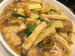 姜葱腐竹焖鱼腩-文记壹心鸡(宝华路店)