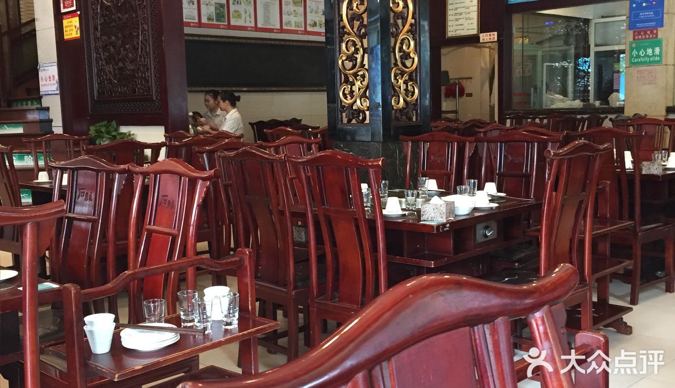 到店外面看到外面环境真的不是很想去，到了店内环境也不咋