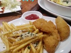 鳕鱼饼配薯条-玛格萝妮比萨屋(四平店)