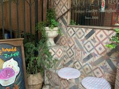 软冰淇淋窗口-古董花园(思南路42弄小区店)