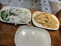 -牛缘村·贵州黄牛肉火锅(西善桥店)