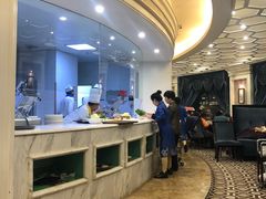 自助取餐区-蓝鲸大酒店旋转餐厅