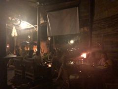 -乌托邦酒吧和餐厅