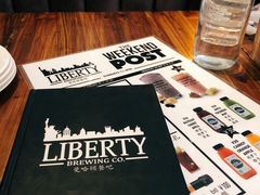 餐具摆设-Liberty Brewing Co·曼哈顿餐吧