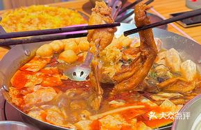 Sour Snail Chicken Claw Pot