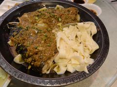 9、镇店鱼头王。虽然是北京菜，不过有点像湖南的剁椒鱼头。-京味民福烤鸭店(建设四马路店)
