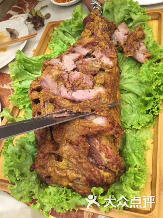 伊带伊路新疆美食府烤羊腿图片 - 第1张