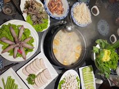 -大匠工房古船木艺术餐厅·猪肚鸡专门店(长白仙岛店)
