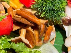 -菌彩云南野生菌火锅(万达广场店)