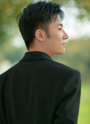 -喜爱高定婚纱摄影