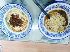 -渝之汇牛肉豌杂面