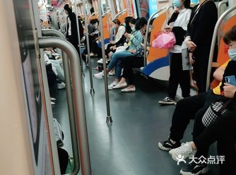 疫情影响今天坐地铁的人多不多
