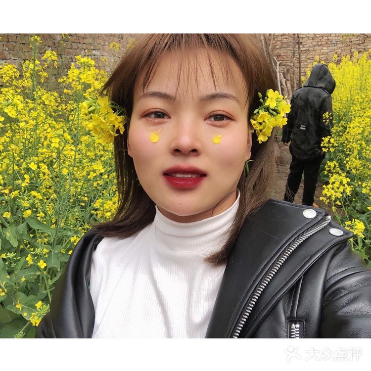 油菜花盛开地