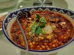 水煮牛肉-荣粤酒家·融合粤菜·海鲜火锅