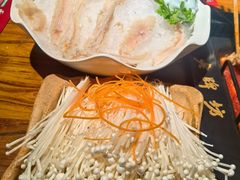 -老牌坊云南鱼豆花火锅(爱建店)