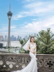 -现代经典婚纱摄影