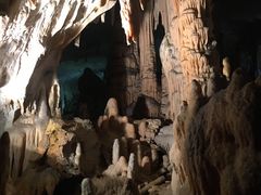 -波斯托伊纳溶洞