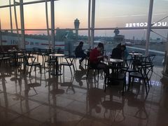 -星巴克(香港国际机场44号闸店)