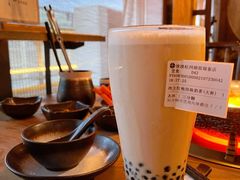 大红袍珍珠奶茶-湊湊火锅·茶憩(杭州湖滨银泰in77店)