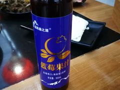 -果松木炭酸菜铜火锅·外婆参鸡汤