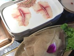 -老牌坊云南鱼豆花火锅(哈西万达店)