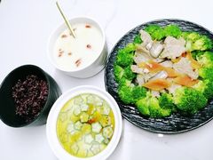 -上海雏渐肥月嫂